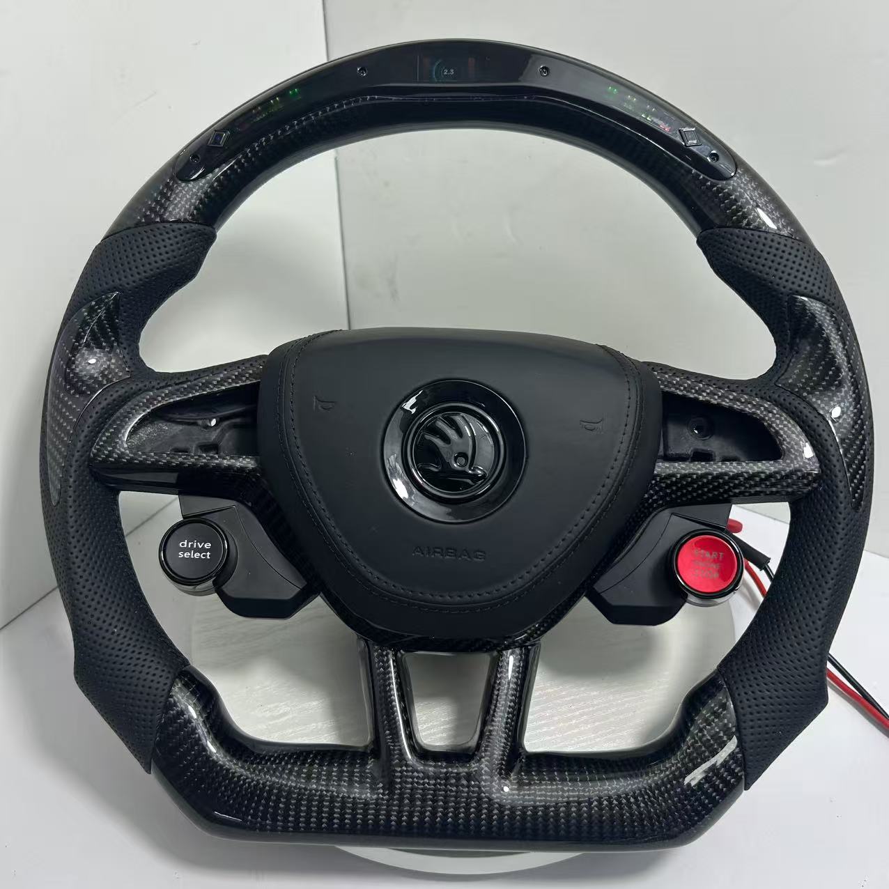 Volante Skoda – Carbono y Cuero Perforado