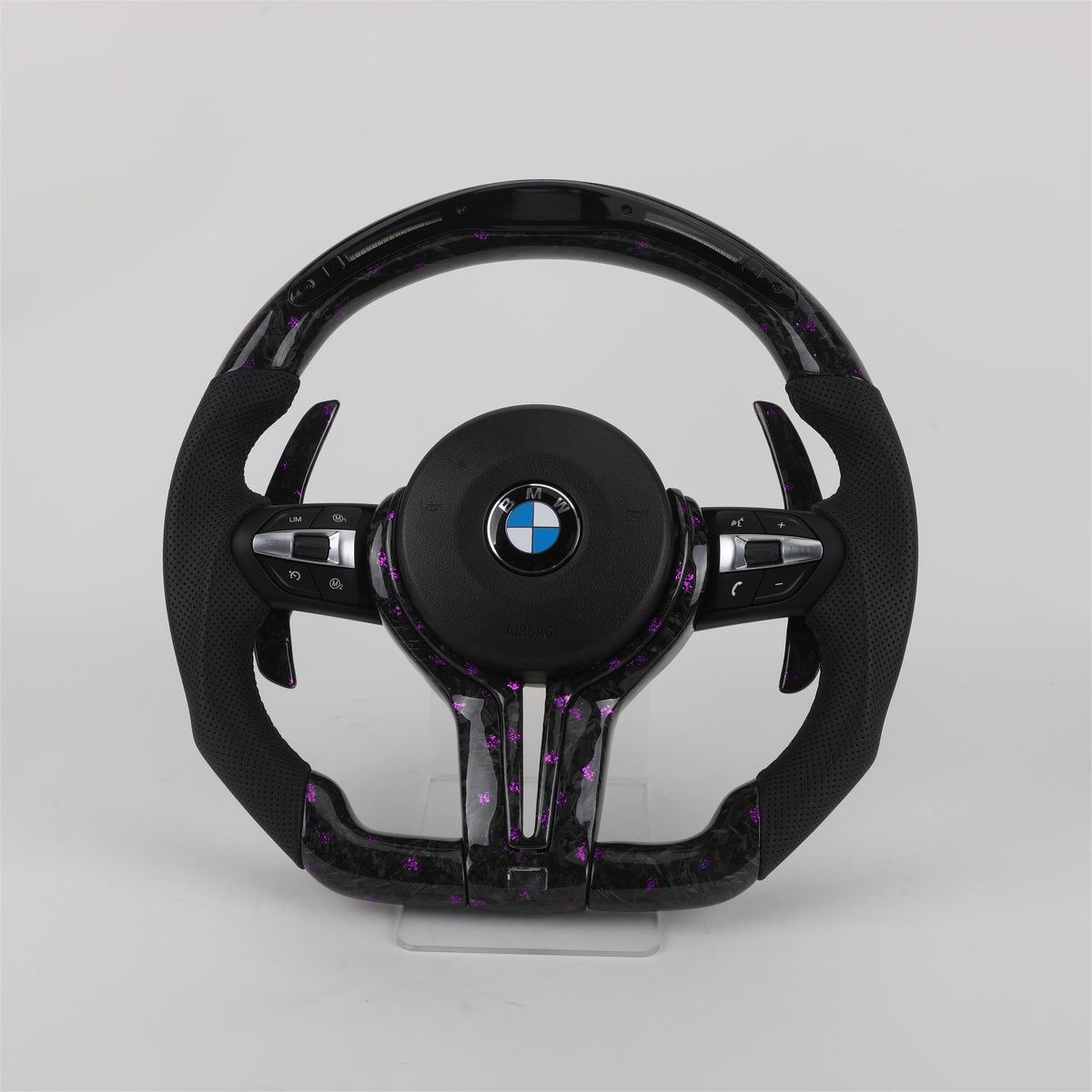 Volante BMW M Performance Estilo Racing en Fibra de Carbono con Flakes Morados, Cuero Perforada, Race Display y Levas