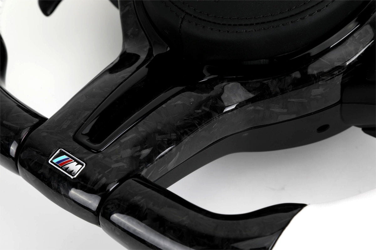 Volante BMW M Performance en Fibra de Carbono y Cuero Blanco con Race Display, Levas y Botones M1/M2