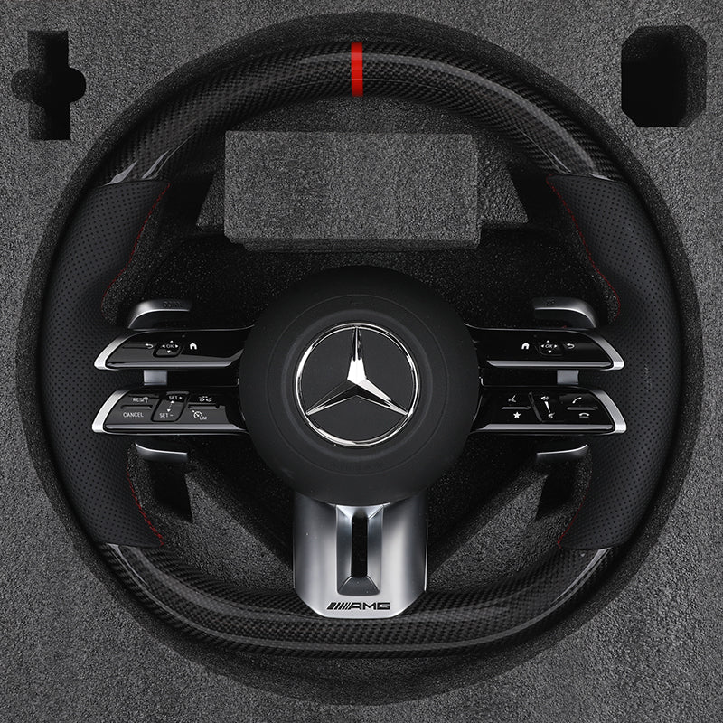 Volante Mercedes-AMG Performance en Fibra de Carbono y Cuero Perforado | Levas, Multifunción, Airbag y Detalles Rojos