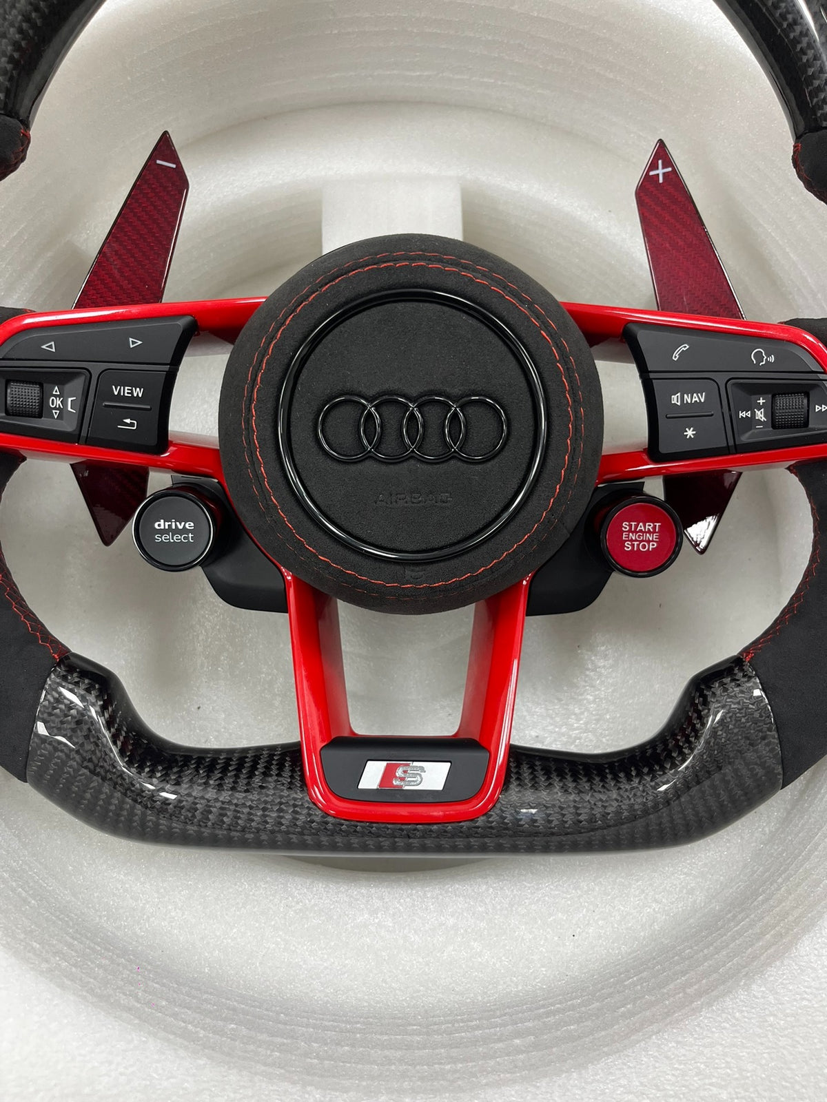 Volante Audi S Line Deportivo en Fibra de Carbono y Alcántara | Levas Rojas, Drive Select, Start Engine Stop, Multifunción y Airbag