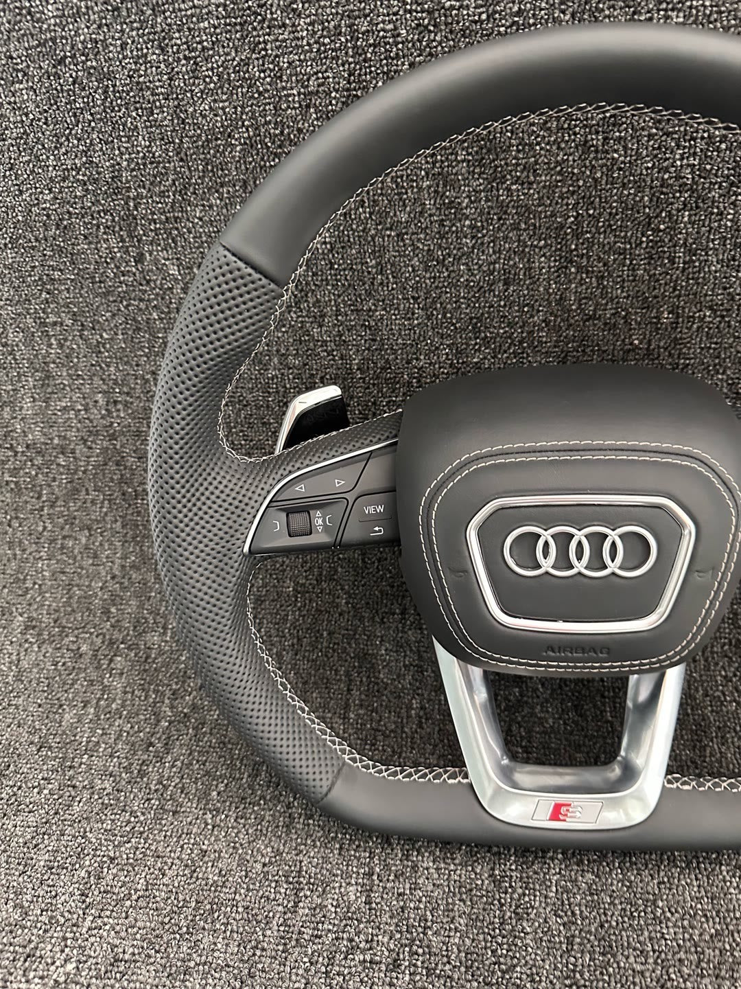 Volante Audi S Line Deportivo en Cuero Negro Perforado | Fondo Plano, Levas, Multifunción y Airbag
