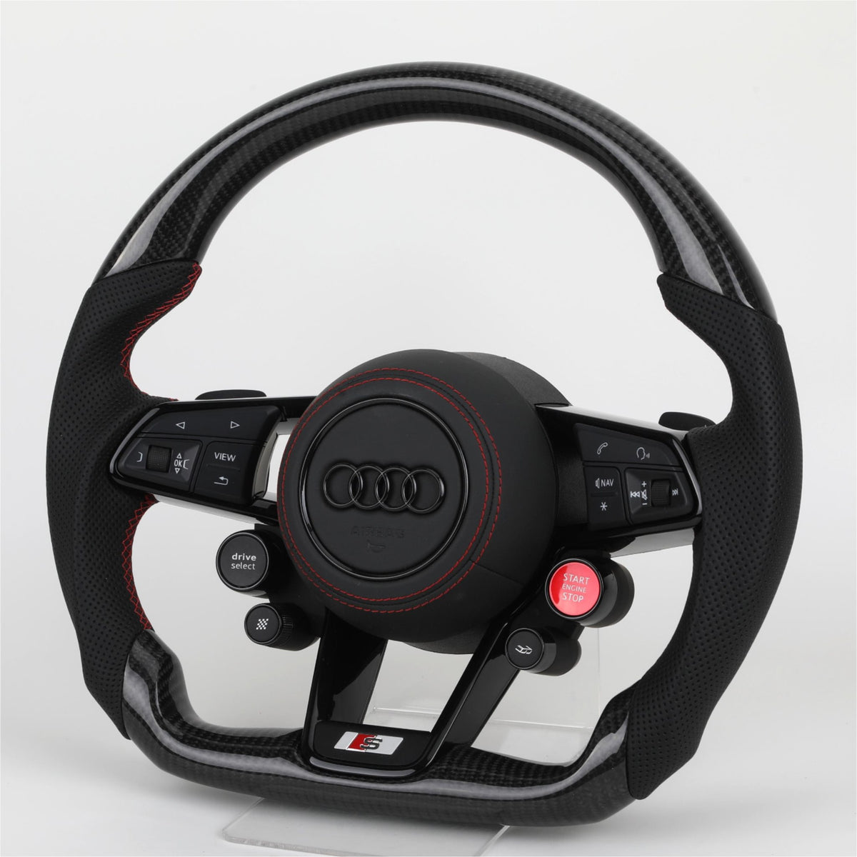 Volante Audi S deportivo en fibra de carbono, cuero perforado y costuras rojas con airbag incluido