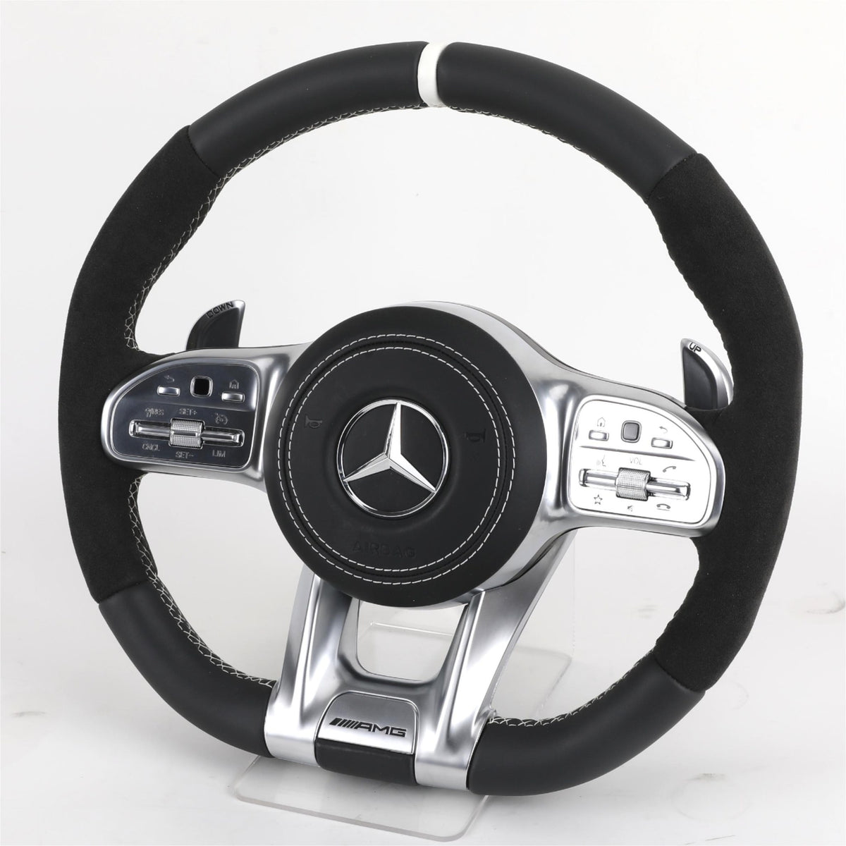 Volante Mercedes-AMG Deportivo en Cuero Negro y Alcántara | Marcador Blanco, Levas, Mandos Multifunción, Fondo Plano y Airbag