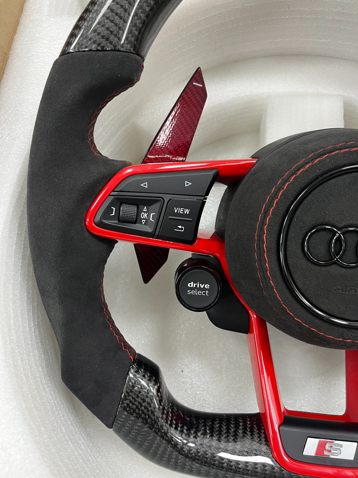 Volante Audi S Line Deportivo en Fibra de Carbono y Alcántara | Levas Rojas, Drive Select, Start Engine Stop, Multifunción y Airbag