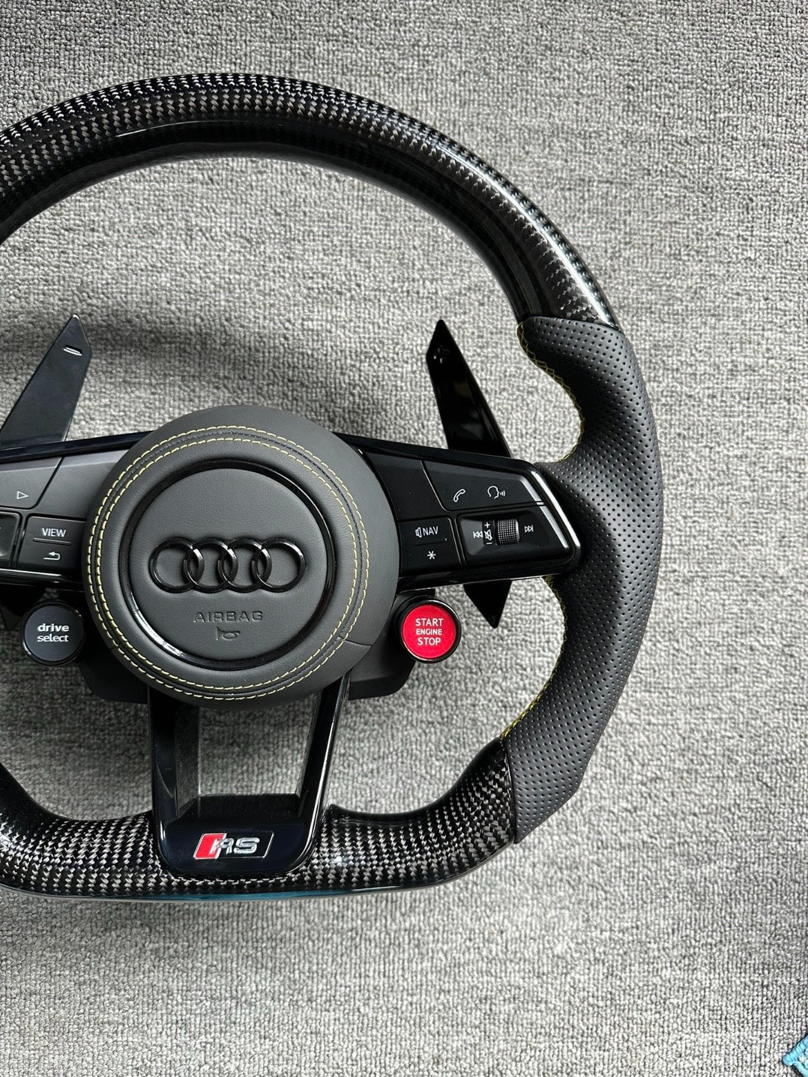 Volante Audi RS Deportivo en Fibra de Carbono y Cuero Perforado | Drive Select, Start Engine Stop, Levas, Multifunción y Airbag