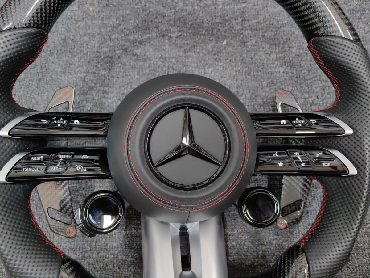 Volante Mercedes-AMG Performance en Fibra de Carbono con Microfibra Perforada, Levas y Multifunción