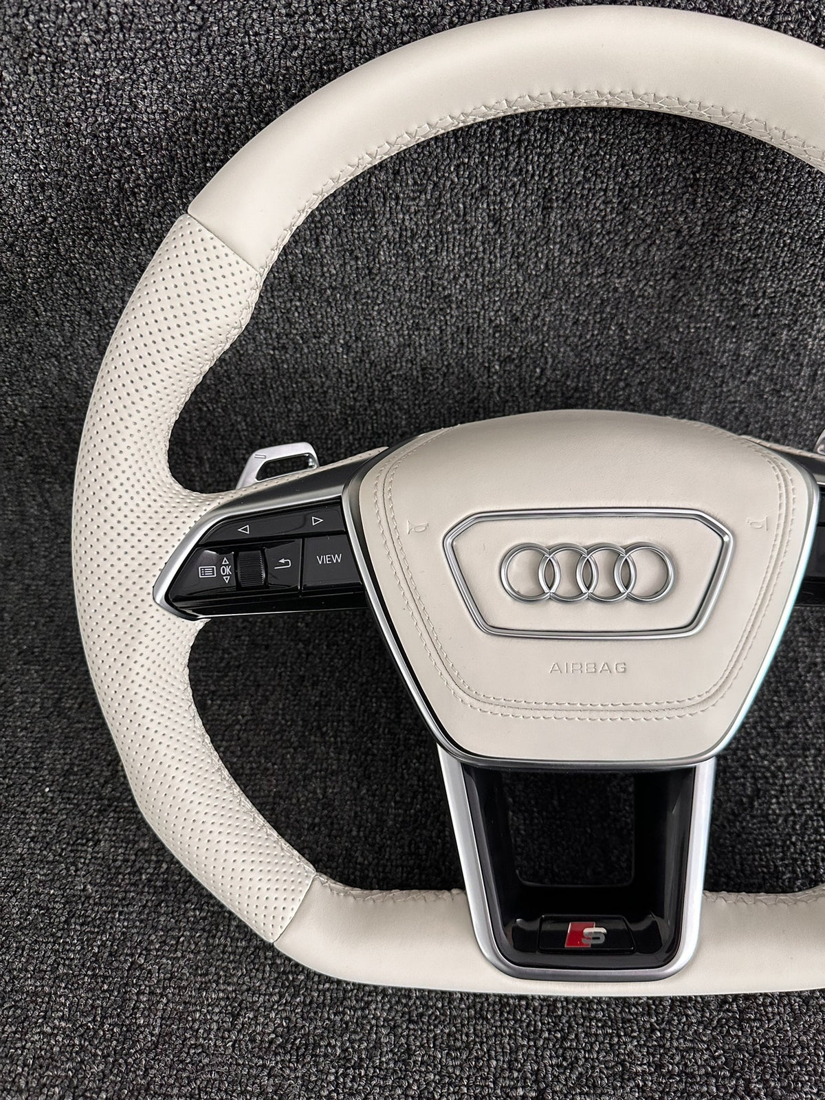 Volante Audi S Deportivo en Piel Color Marfil | Mandos Multifunción, Levas de Cambio, Fondo Plano y Airbag