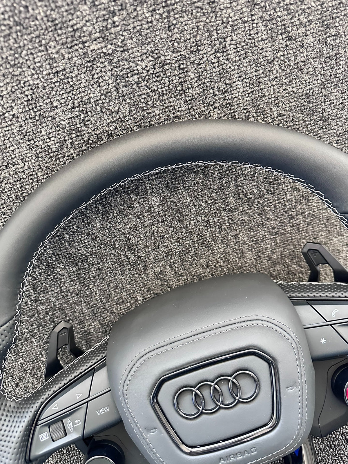Volante Deportivo Audi RS de Cuero Negro Perforado con Drive Select, Start Engine Stop, Levas y Airbag Incluido