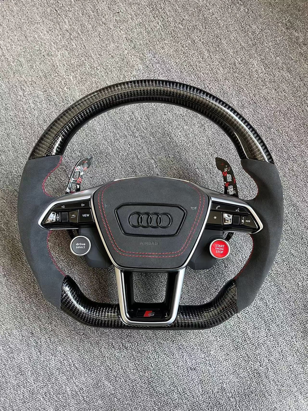 Volante Audi S Deportivo en Fibra de Carbono y Alcántara Negro | Costuras Rojas, Levas, Drive Select, Start/Stop y Airbag