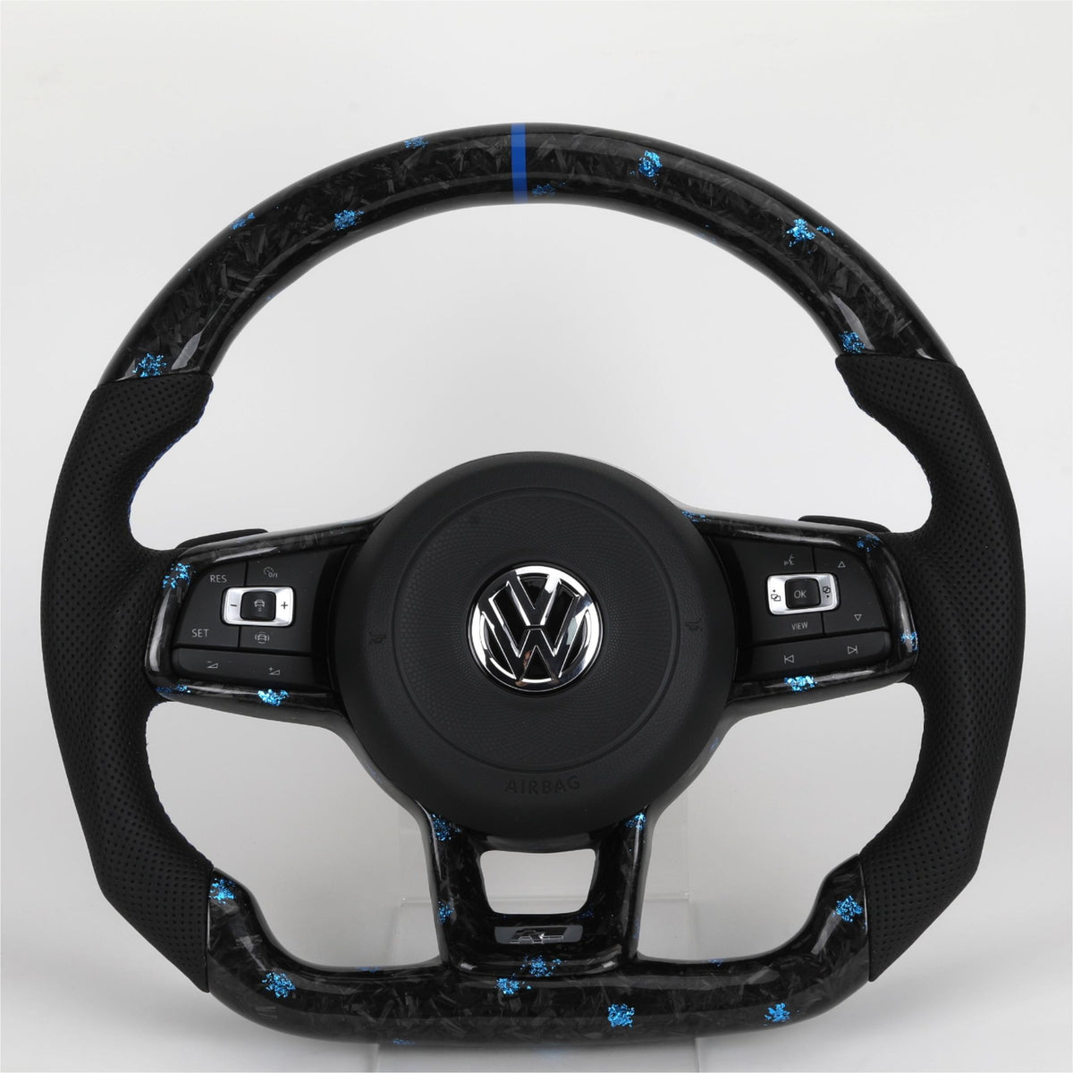 Volante Volkswagen R Performance en Fibra de Carbono Negro con Costuras Azules, Levas DSG y Multifunción