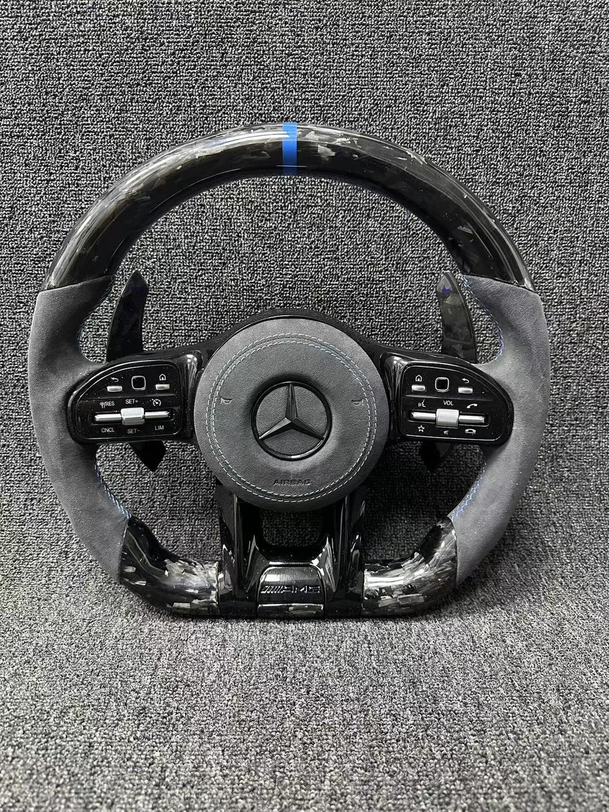 Volante Deportivo Mercedes-AMG de Carbono Forjado y Alcántara con Costura Azul, Levas y Airbag Incluido