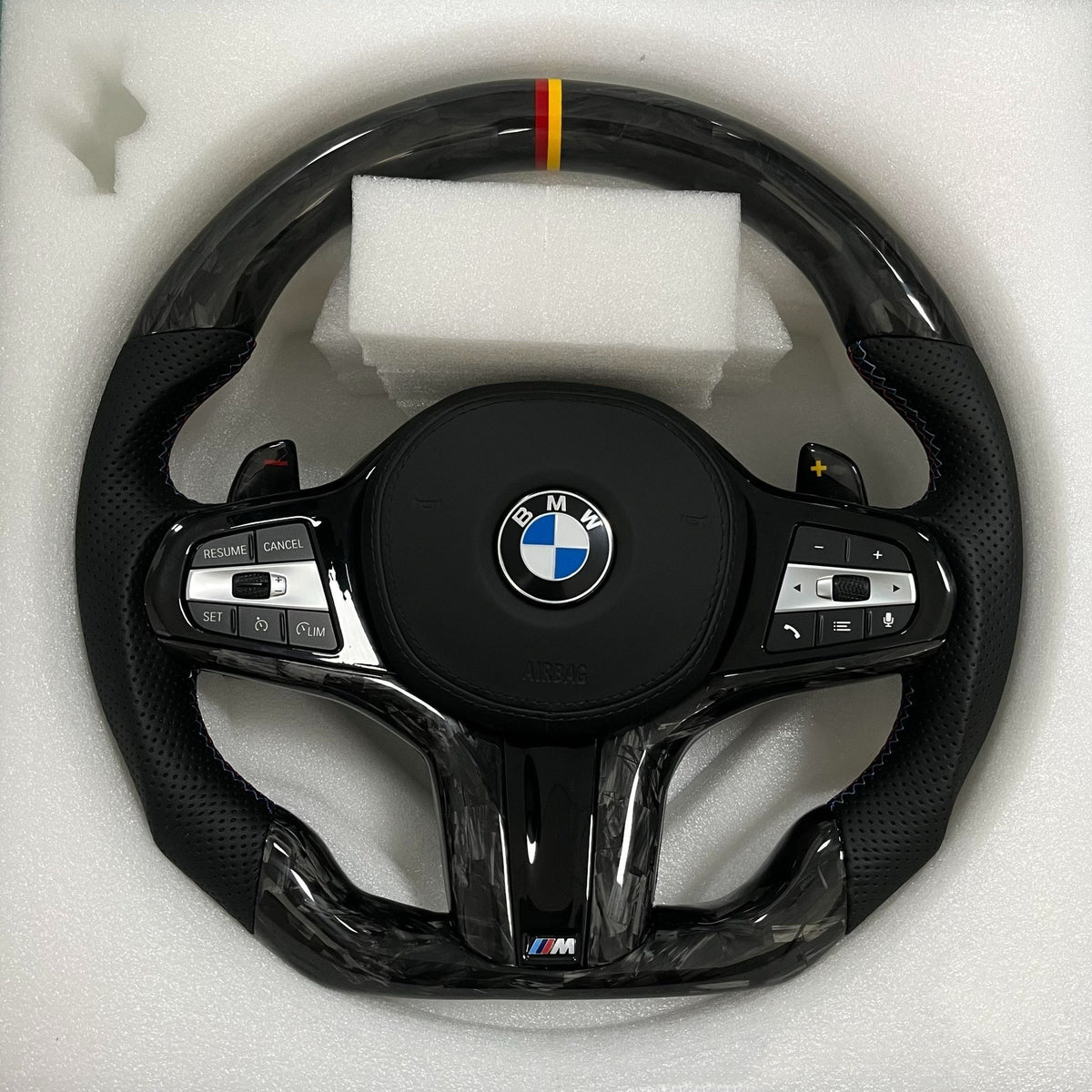 Volante BMW M Deportivo en Carbono Forjado y Piel Perforada | Marcador Bicolor, Levas de Cambio, Fondo Plano y Airbag