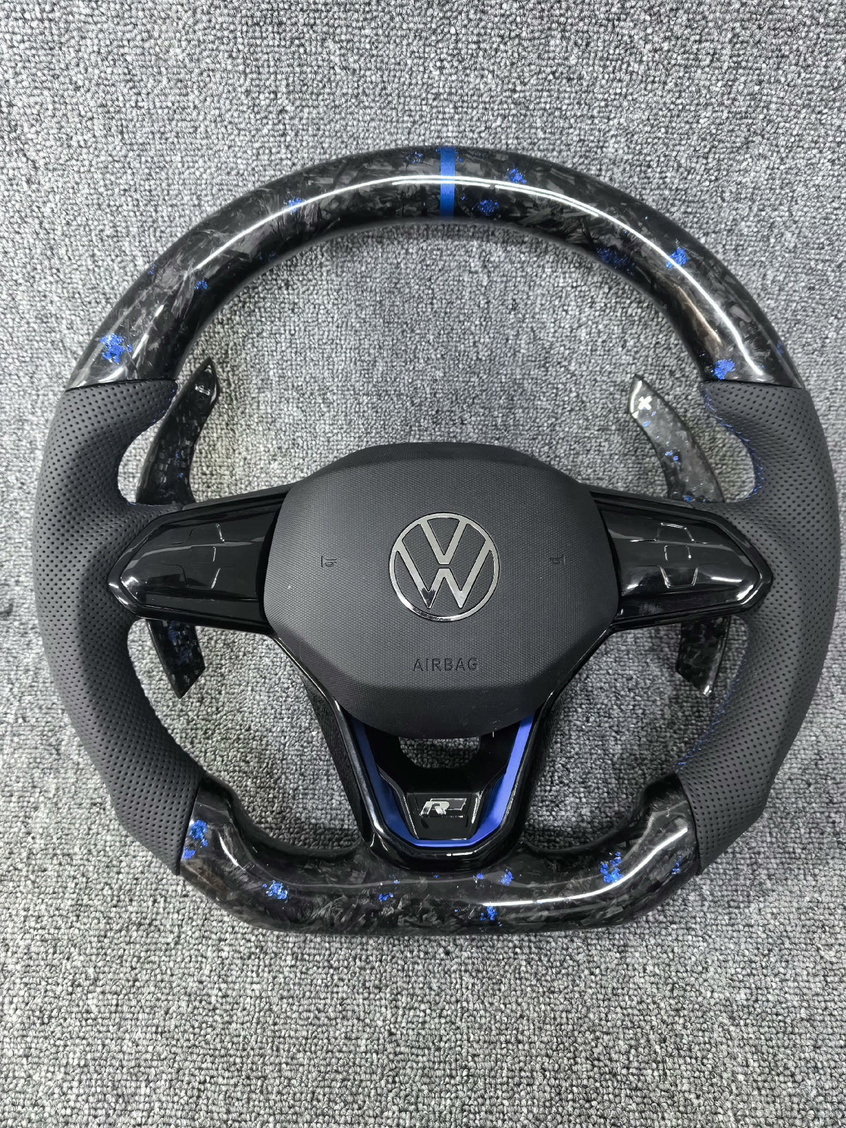 Volante Volkswagen Golf R Carbono Forjado Azul | Cuero Perforado y Levas