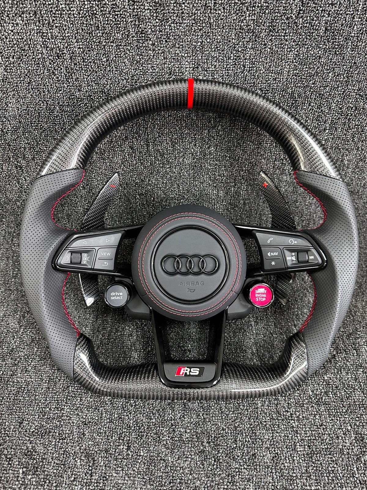Volante Audi RS en Fibra de Carbono y Cuero Perforado con Levas y Multifunción