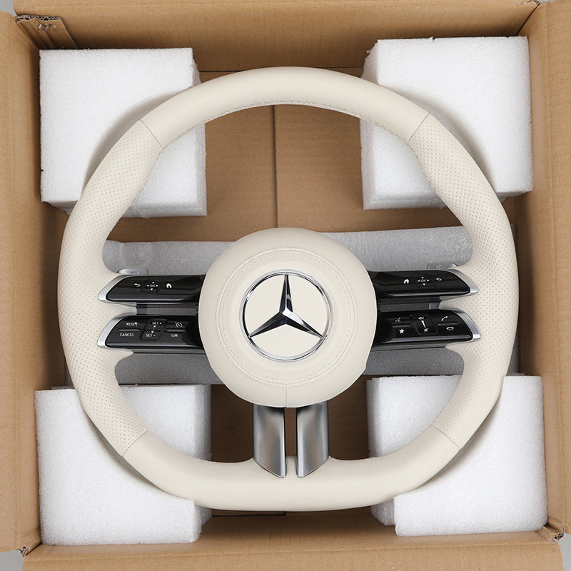 Volante Mercedes-Benz en Cuero Beige Perforado con Levas, Multifunción y Acabado Negro Brillante
