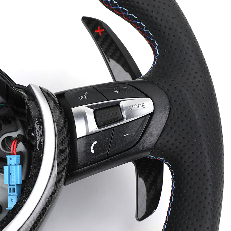 Volante BMW M Performance en Fibra de Carbono y Cuero Perforado con Race Display, M1/M2 y Levas