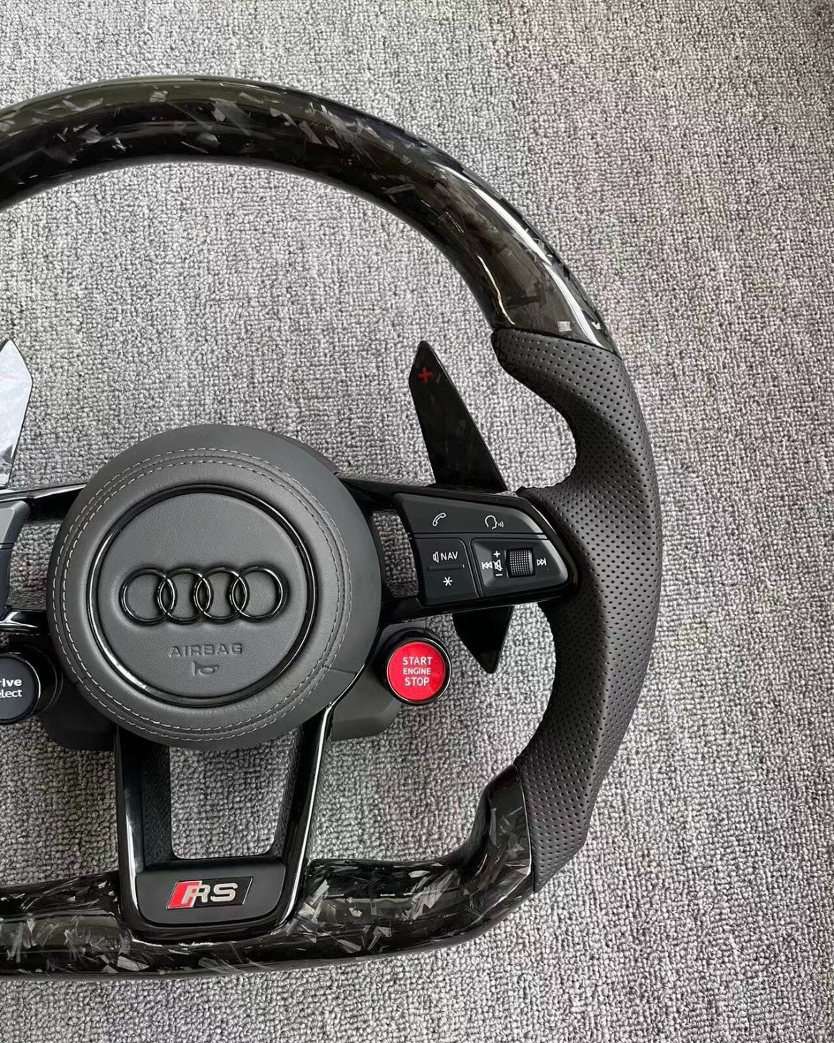 Volante Audi RS Deportivo en Carbono Forjado y Cuero Perforado | Levas de Carbono, Mandos Multifunción, Fondo Plano y Airbag