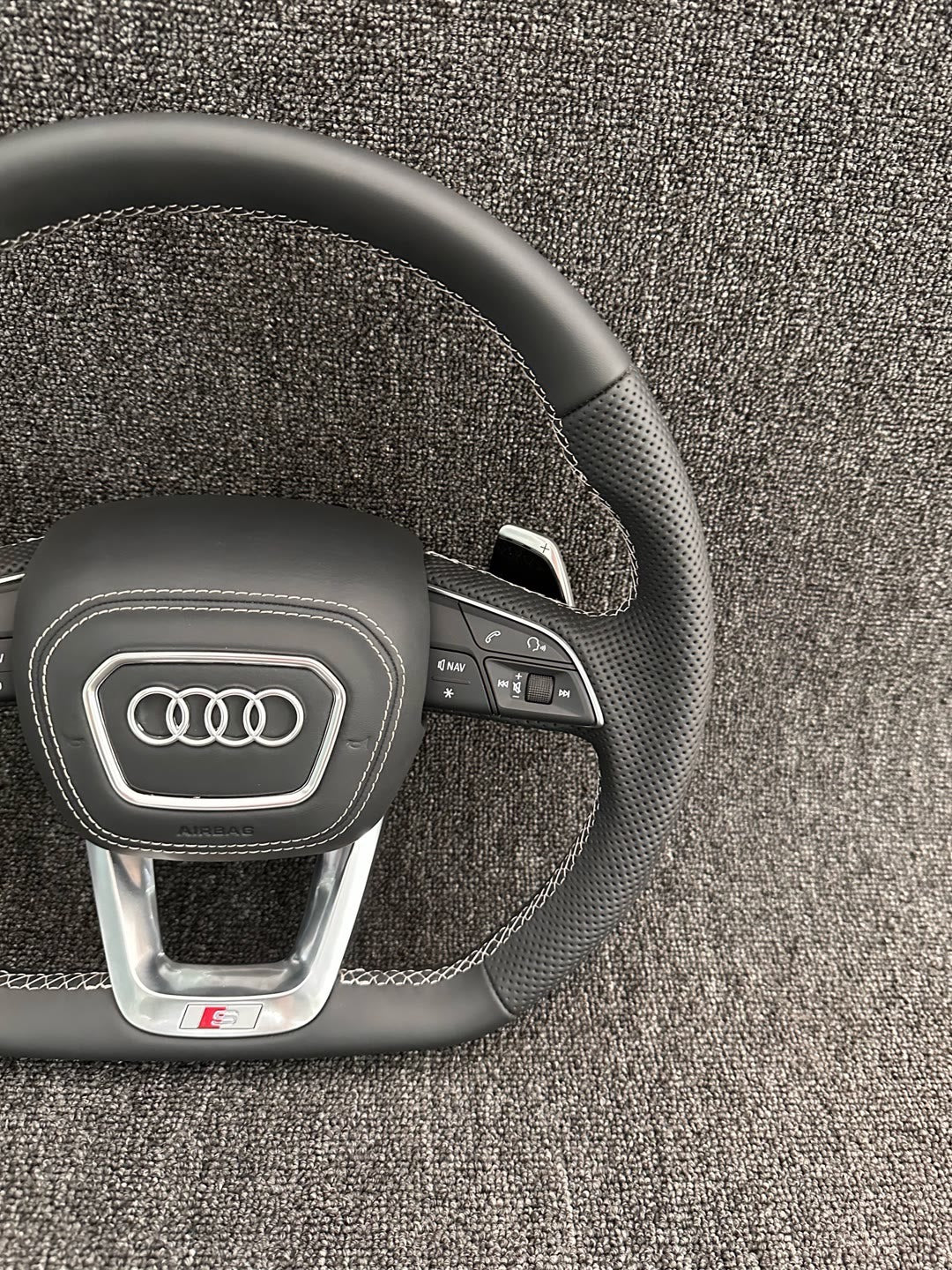 Volante Audi S Line Deportivo en Cuero Negro Perforado | Fondo Plano, Levas, Multifunción y Airbag