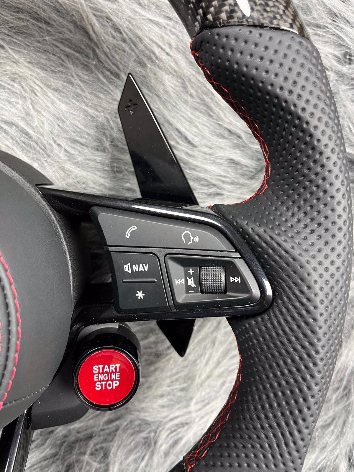 Volante Audi RS Deportivo en Carbono y Cuero Perforado con Pantalla LED | Levas, Drive Select, Start/Stop, Fondo Plano y Airbag