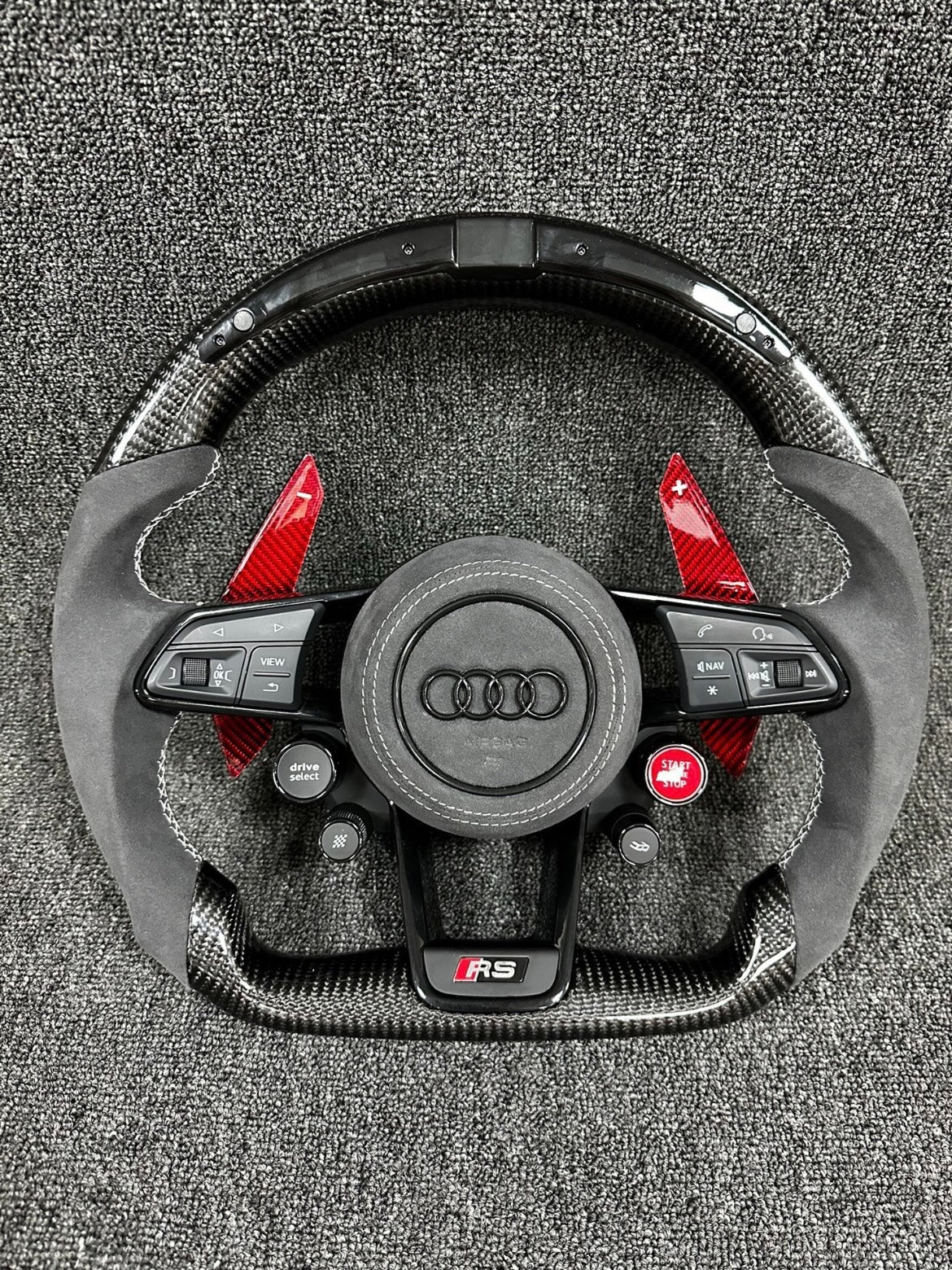 Volante Audi RS Performance en Fibra de Carbono y Alcantara con Levas Rojas, Pantalla LED,  Multifunción y Drive Select