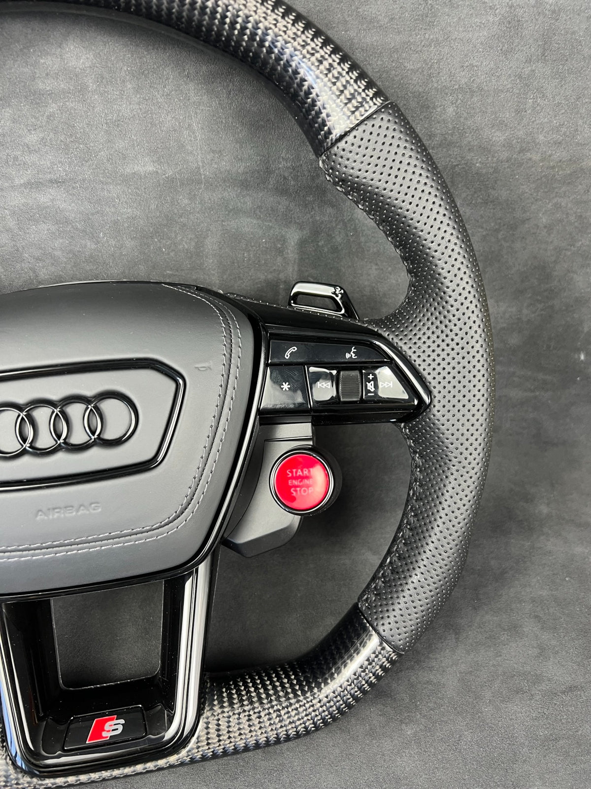 Volante Deportivo Audi S de Carbono y Cuero Perforado con Drive Select, Start Engine Stop, Levas y Airbag Incluido
