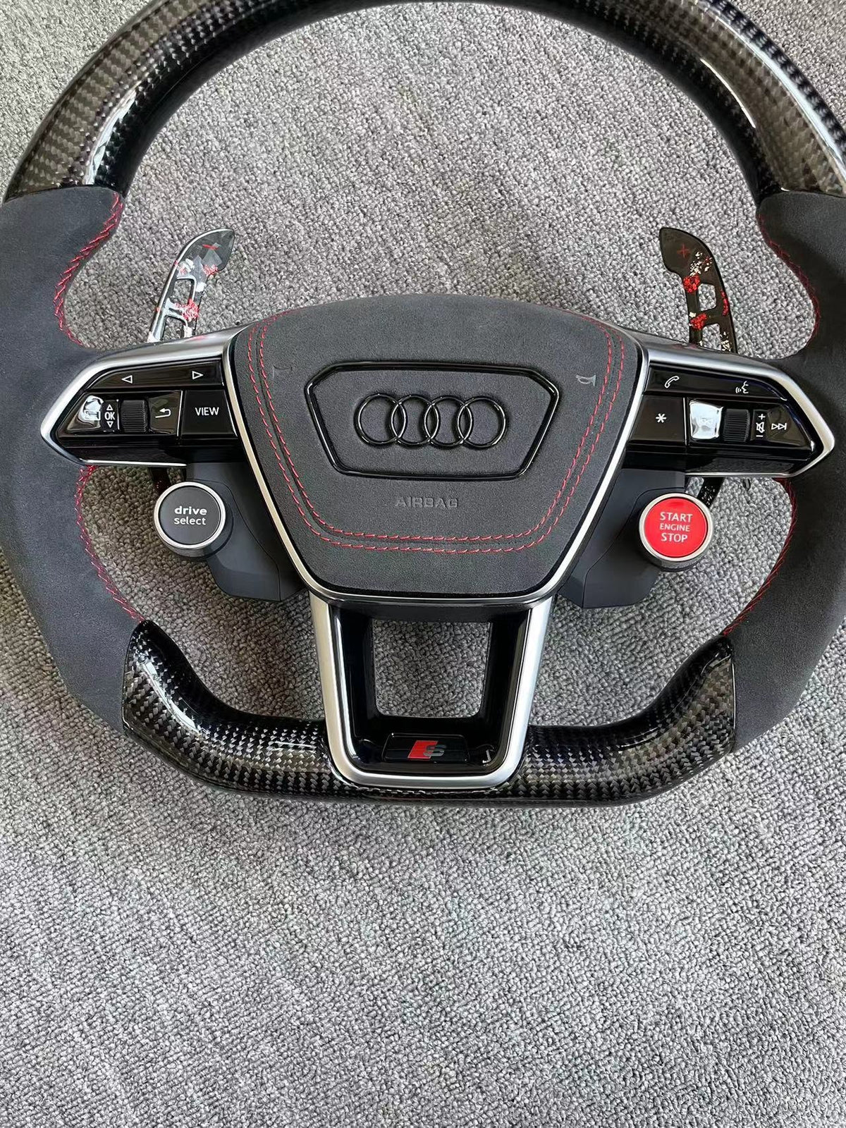Volante Audi S Deportivo en Fibra de Carbono y Alcántara Negro | Costuras Rojas, Levas, Drive Select, Start/Stop y Airbag