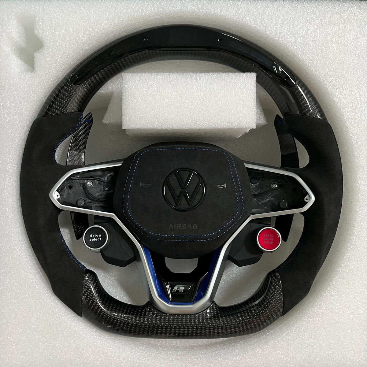 Volante Volkswagen R Deportivo en Fibra de Carbono y Alcántara | Display LED, Levas de Carbono, Drive Select, Start Engine Stop y Airbag