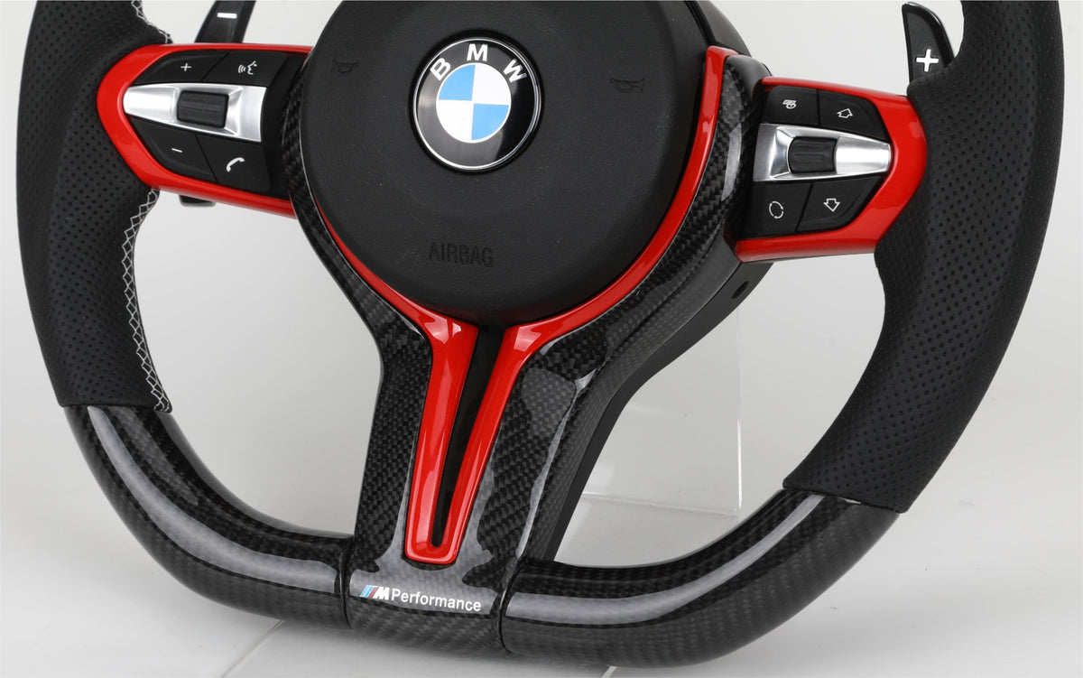 Volante BMW M Performance en Fibra de Carbono, Cuero Perforado y Detalles Rojos con Levas y Multifunción