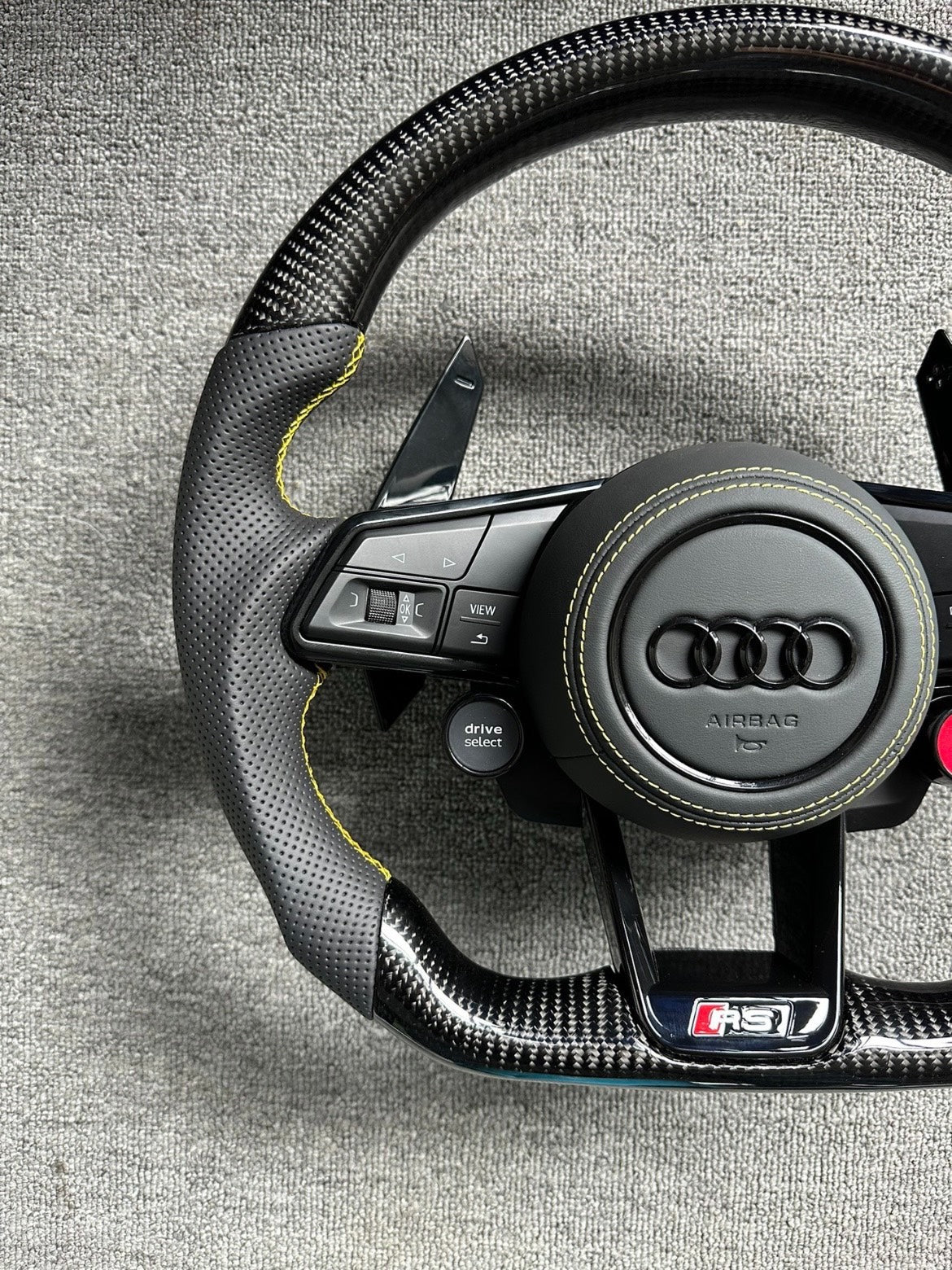 Volante Audi RS Deportivo en Fibra de Carbono y Cuero Perforado | Drive Select, Start Engine Stop, Levas, Multifunción y Airbag