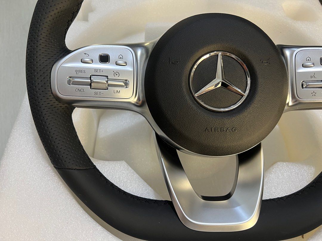 Volante Mercedes-Benz Multifunción en Cuero Perforado con Levas y Controles Touch