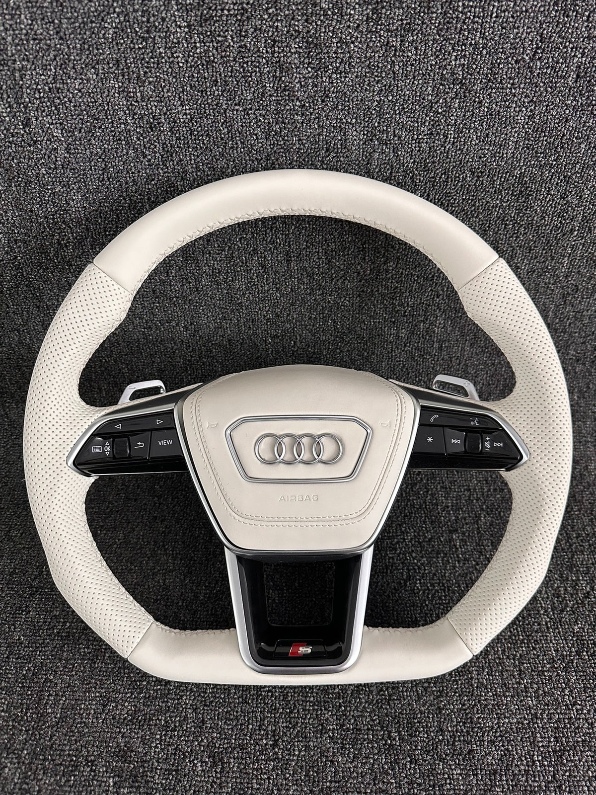 Volante Audi S Deportivo en Piel Color Marfil | Mandos Multifunción, Levas de Cambio, Fondo Plano y Airbag