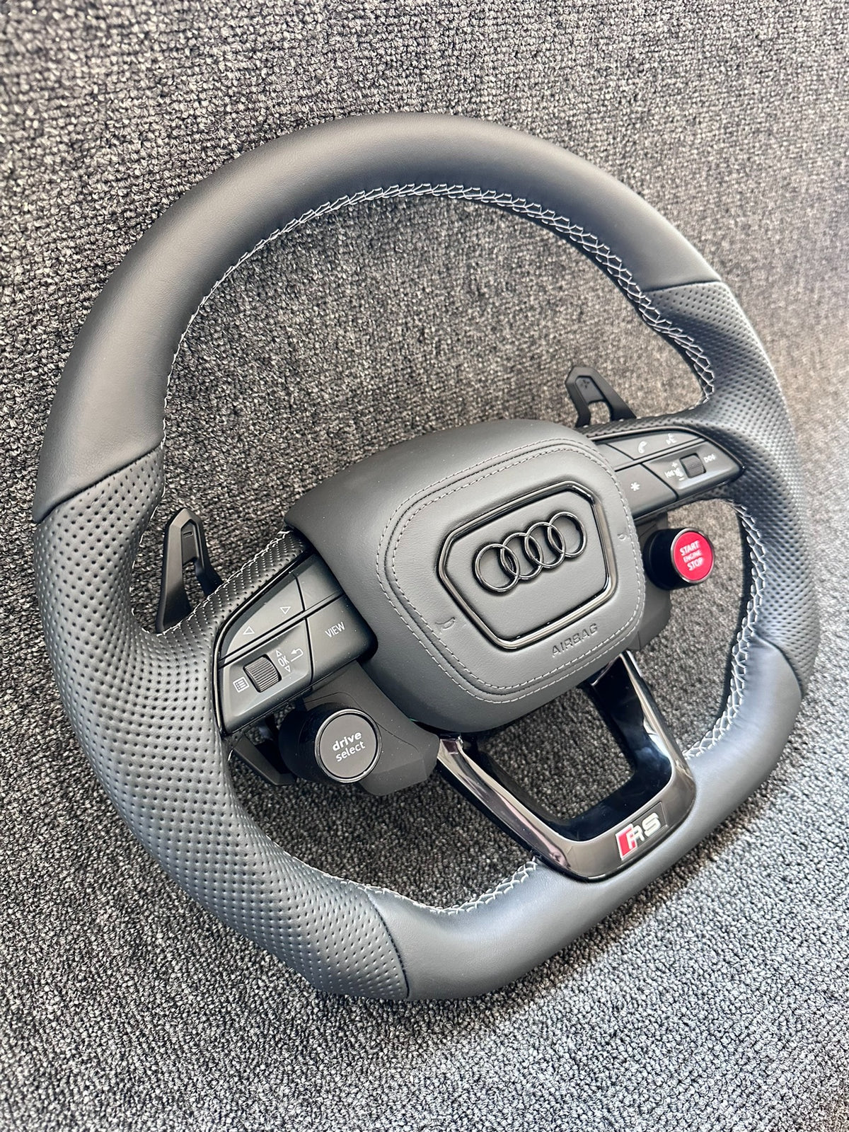 Volante Deportivo Audi RS de Cuero Negro Perforado con Drive Select, Start Engine Stop, Levas y Airbag Incluido