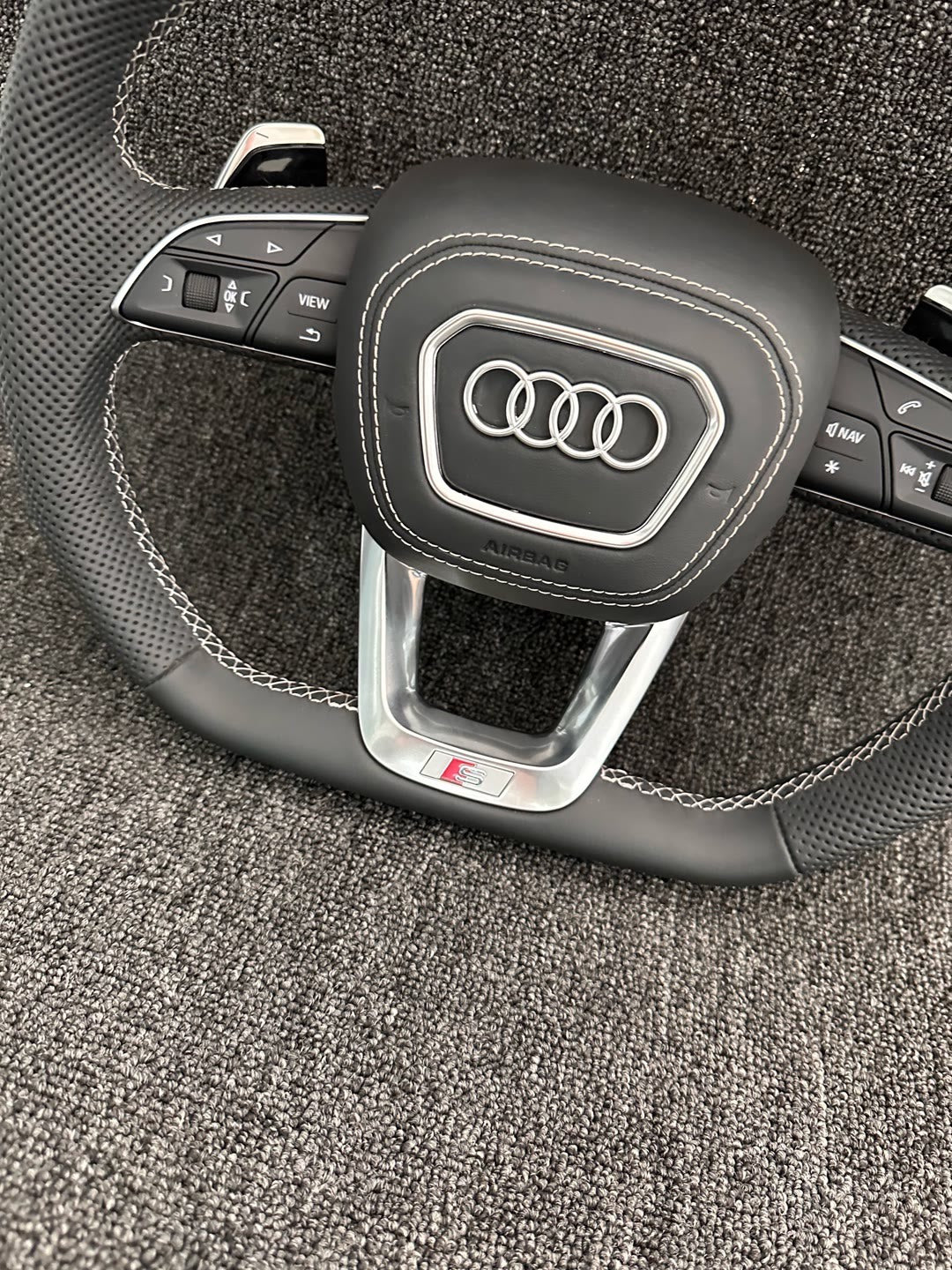 Volante Audi S Line Deportivo en Cuero Negro Perforado | Fondo Plano, Levas, Multifunción y Airbag