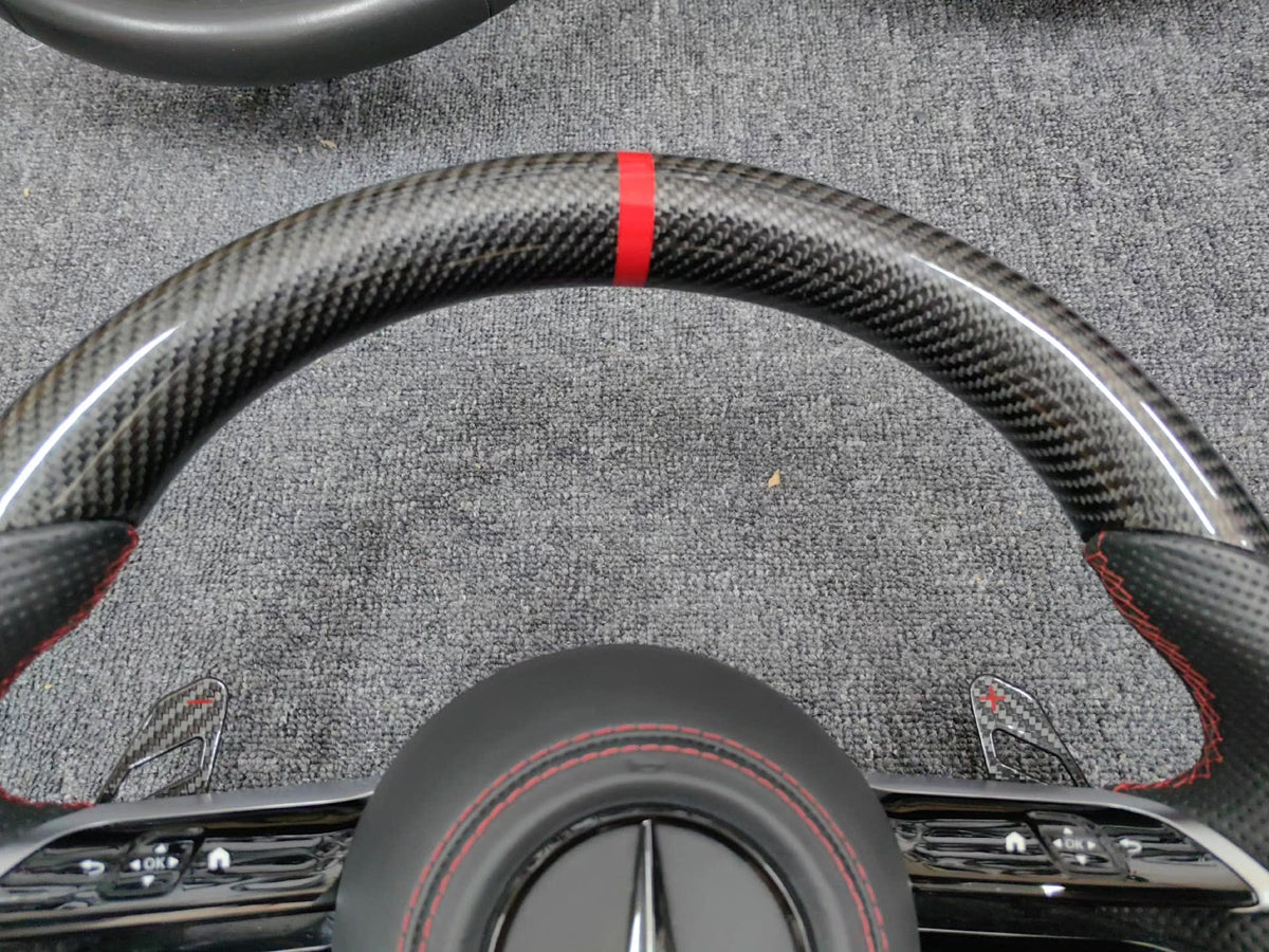 Volante Mercedes-AMG Deportivo en Carbono y Cuero Perforado | Fondo Plano, Mandos Giratorios, Levas y Airbag