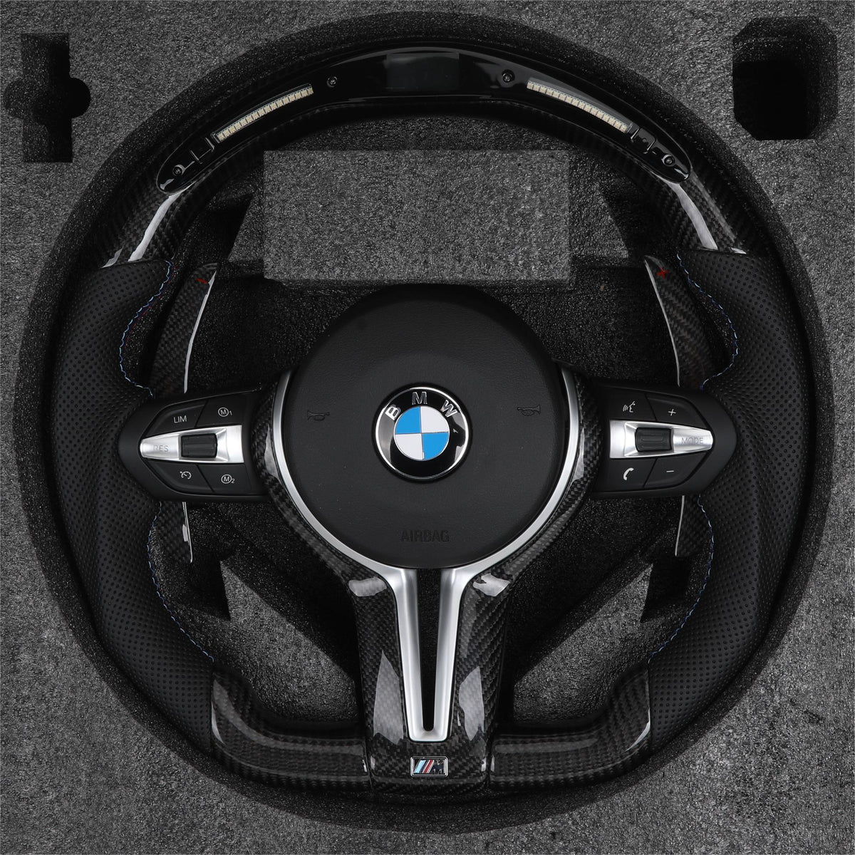 Volante BMW M Performance en Fibra de Carbono y Alcantara con Race Display, Levas y Botones M1/M2