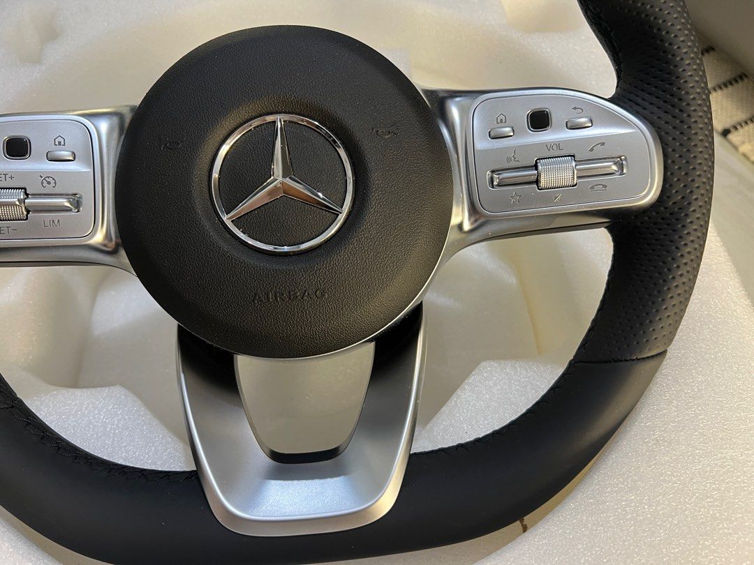 Volante Mercedes-Benz Multifunción en Cuero Perforado con Levas y Controles Touch