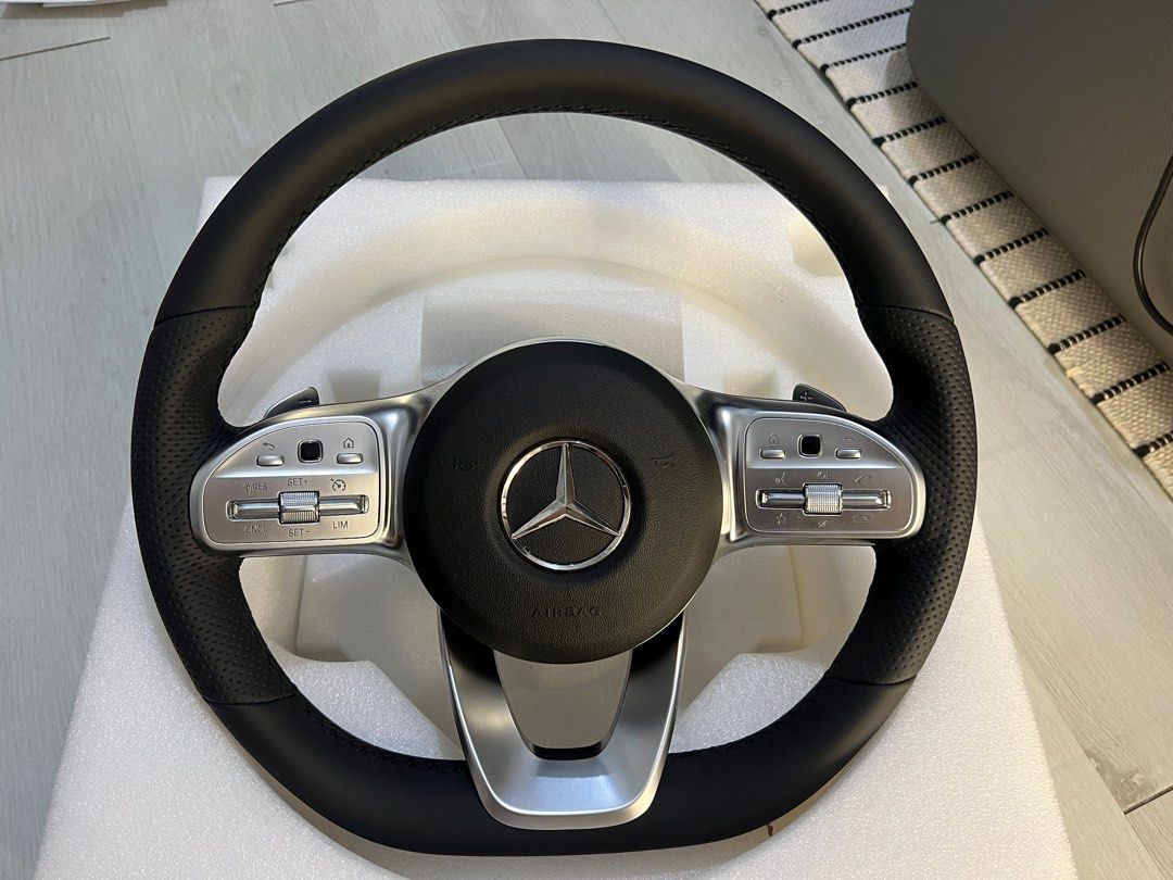 Volante Mercedes-Benz Multifunción en Cuero Perforado con Levas y Controles Touch