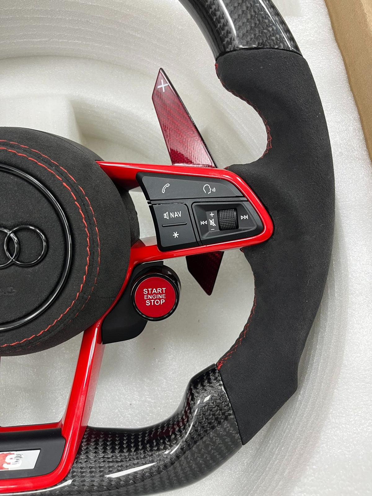 Volante Audi S Line Deportivo en Fibra de Carbono y Alcántara | Levas Rojas, Drive Select, Start Engine Stop, Multifunción y Airbag