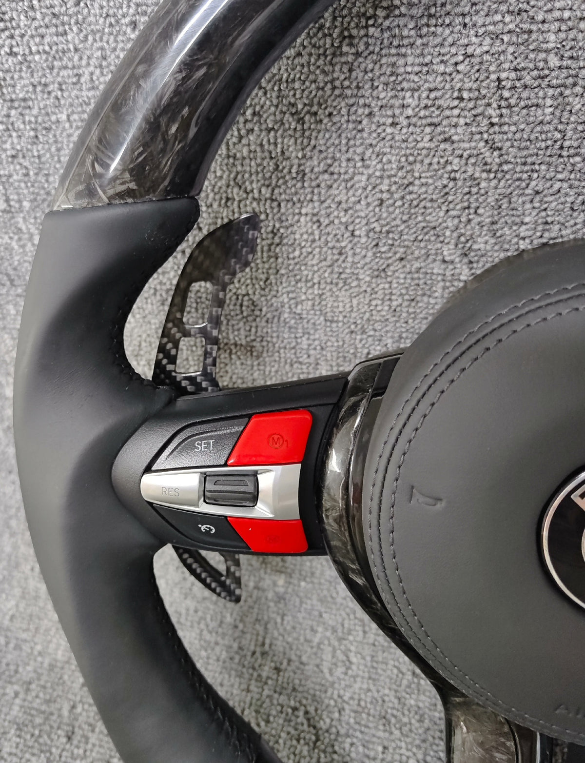 Volante BMW M Deportivo en Carbono Forjado y Piel Negra | Botones M1/M2, Levas de Carbono, Fondo Plano y Airbag
