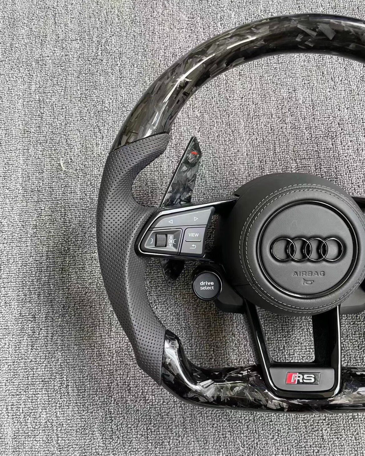 Volante Audi RS Deportivo en Carbono Forjado y Cuero Perforado | Levas de Carbono, Mandos Multifunción, Fondo Plano y Airbag