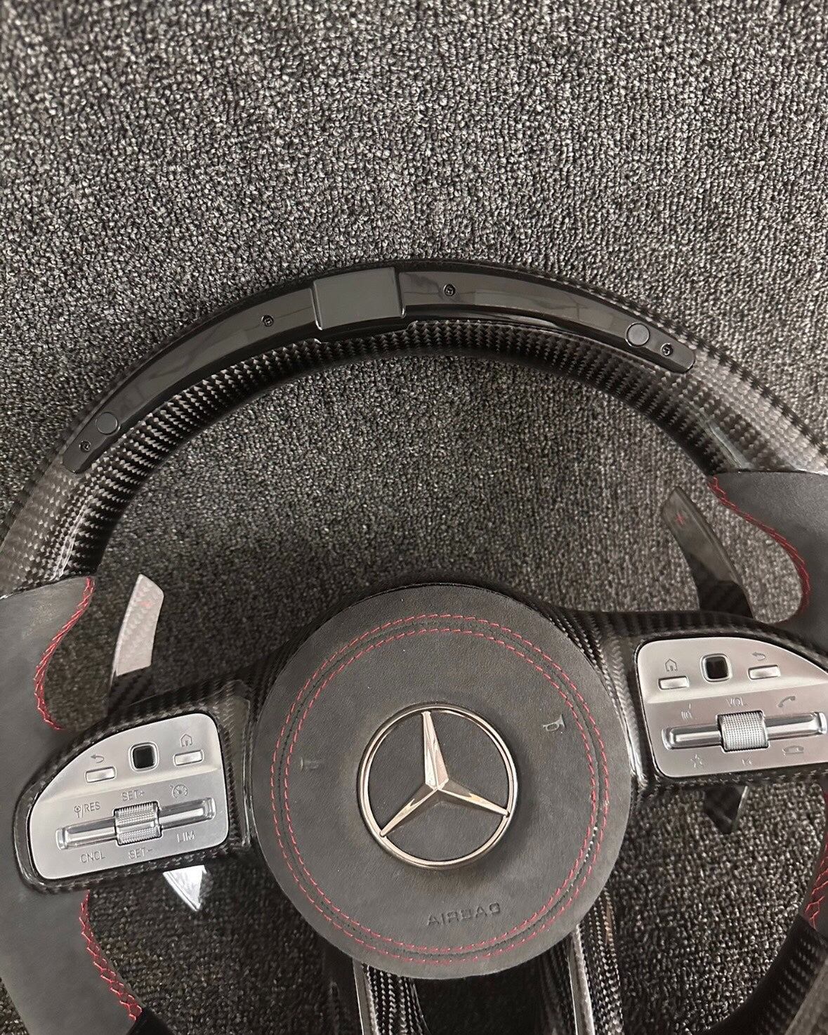 Volante Mercedes-AMG Deportivo en Carbono y Alcántara | Pantalla LED, Levas de Carbono, Fondo Plano y Airbag