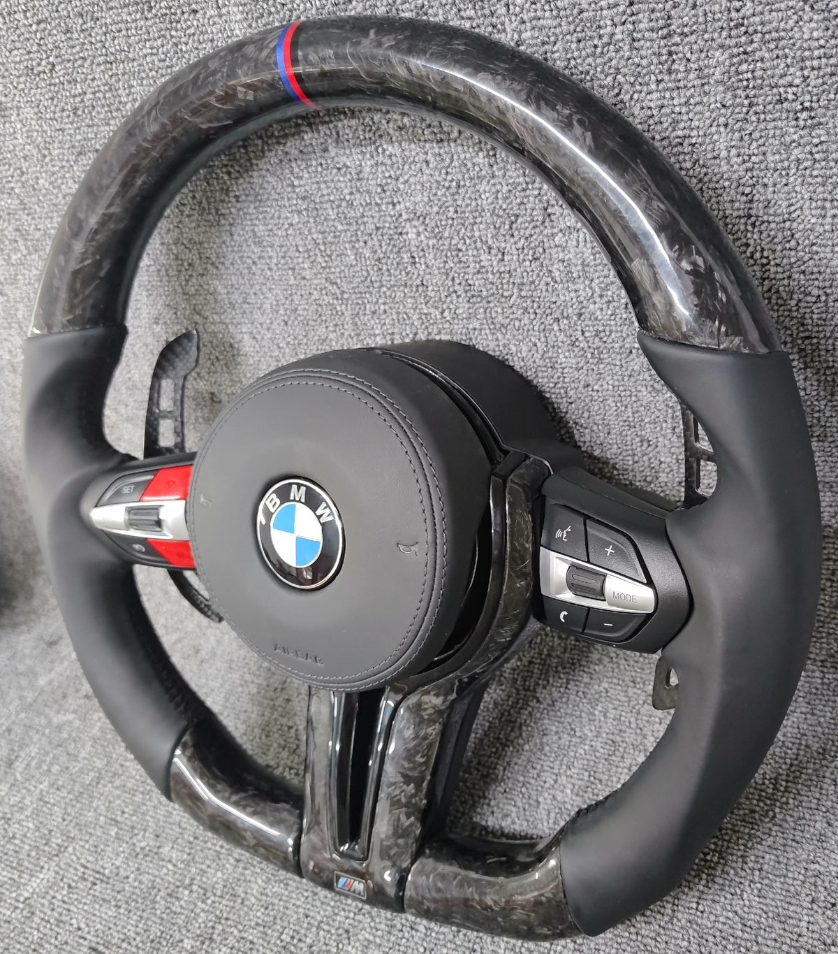 Volante BMW M Deportivo en Carbono Forjado y Piel Negra | Botones M1/M2, Levas de Carbono, Fondo Plano y Airbag