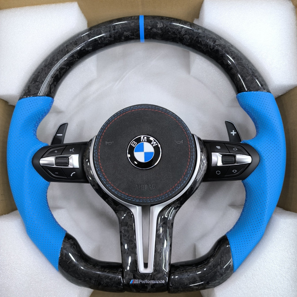 Volante BMW M Performance Deportivo en Carbono Forjado y Piel Azul | Levas de Cambio, Fondo Plano, Mandos Multifunción y Airbag
