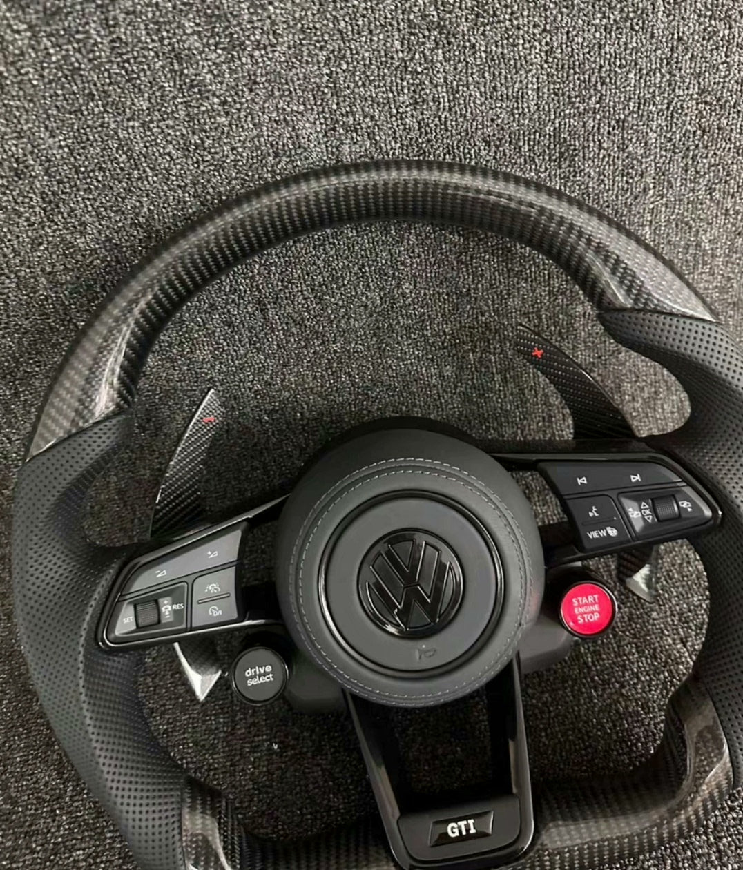 Volante Volkswagen GTI Deportivo en Fibra de Carbono y Piel Perforada | Levas de Carbono, Drive Select, Botón Start, Fondo Plano y Airbag