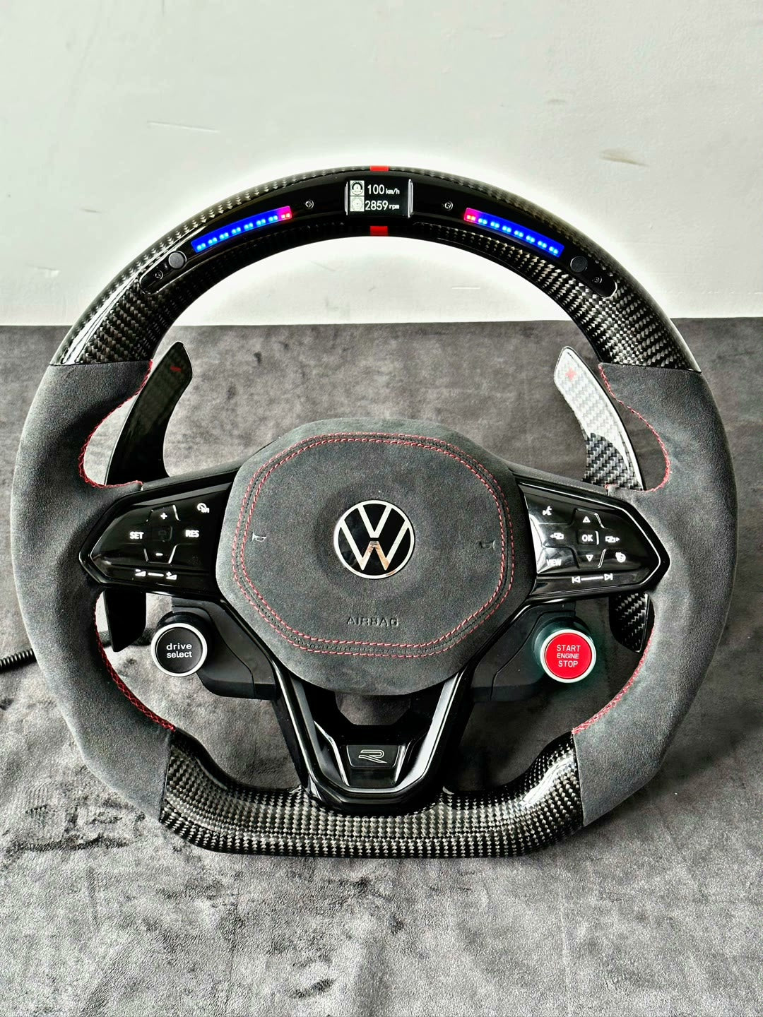 Volante Volkswagen R Deportivo en Carbono y Alcántara Gris con Pantalla LED | Levas de Carbono, Mandos Táctiles, Drive Select, Start/Stop y Airbag