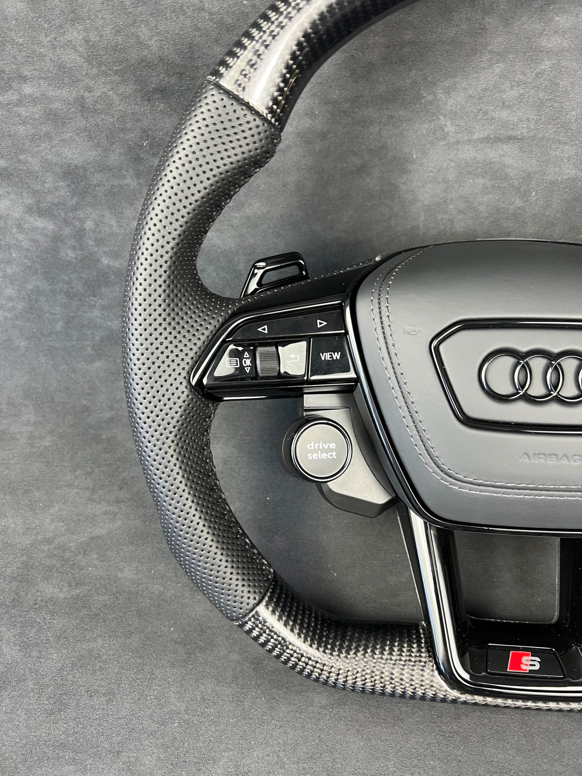 Volante Deportivo Audi S de Carbono y Cuero Perforado con Drive Select, Start Engine Stop, Levas y Airbag Incluido
