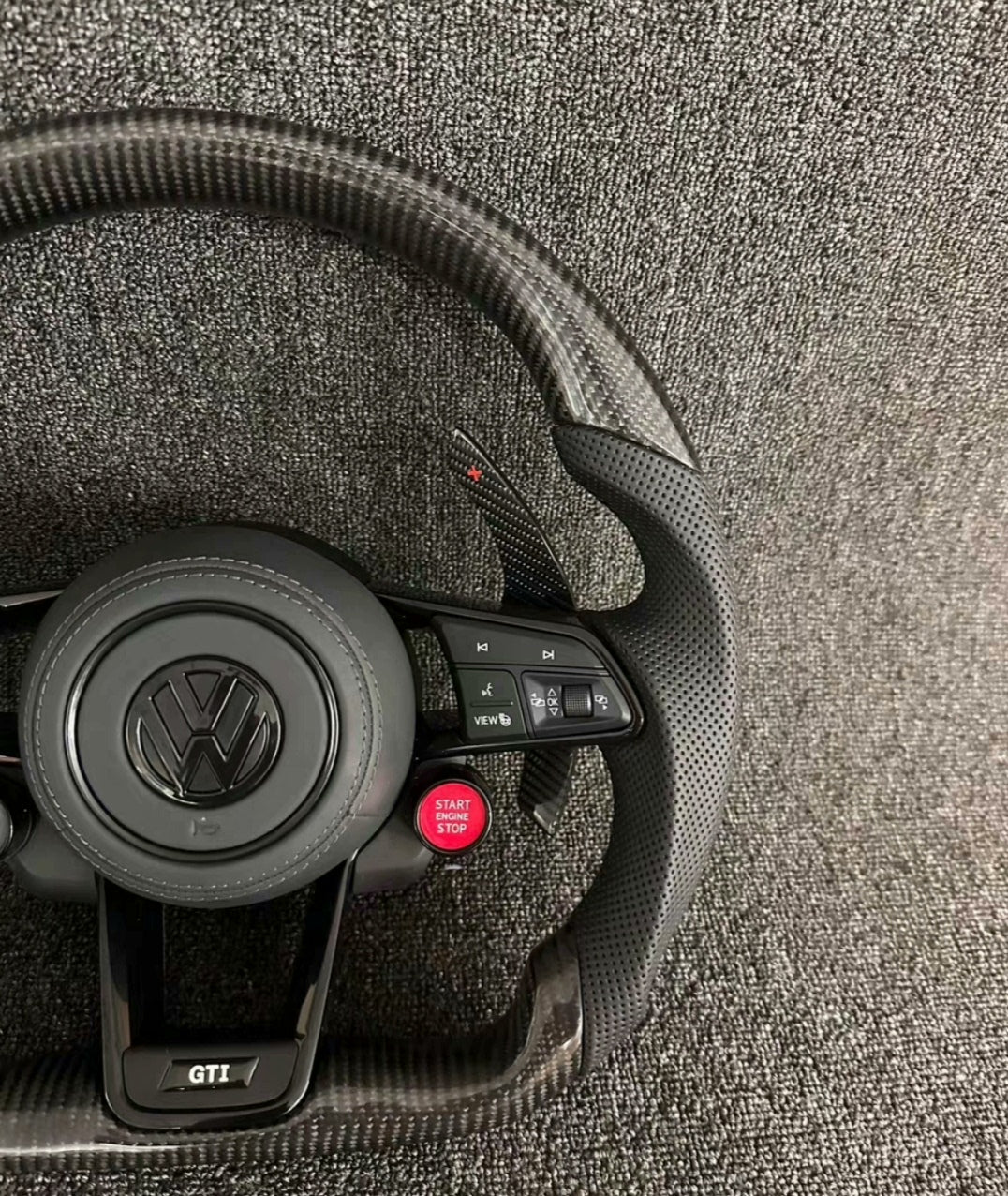 Volante Volkswagen GTI Deportivo en Fibra de Carbono y Piel Perforada | Levas de Carbono, Drive Select, Botón Start, Fondo Plano y Airbag