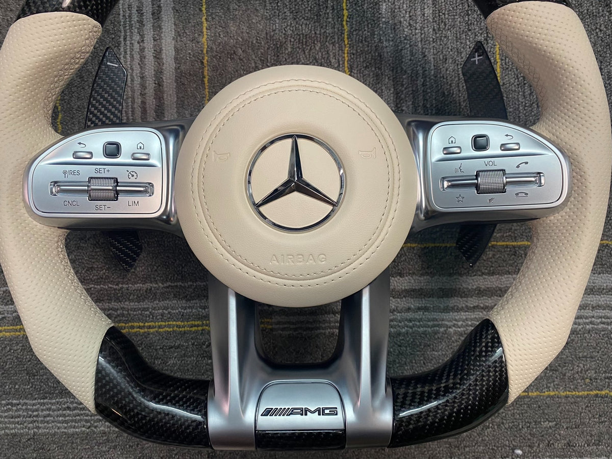 Volante Mercedes-AMG Performance en Fibra de Carbono, Cuero Beige Perforado, Pantalla y LED con Levas y Multifunción