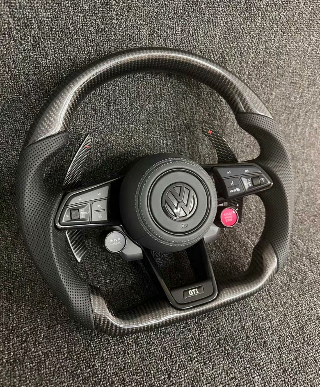 Volante Volkswagen GTI Deportivo en Fibra de Carbono y Piel Perforada | Levas de Carbono, Drive Select, Botón Start, Fondo Plano y Airbag